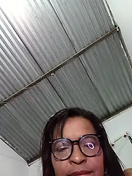 Snapshot of _violetta_- chatting on March 1, 2026, 11:32 am violetta - online show from March 1, 2026, 11:32 am