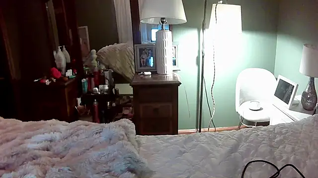 EllaSnow online show from December 20, 2024, 12:19 am