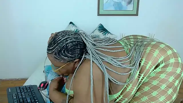 DAIRYBELLELIZxx online show from November 1, 2025, 9:19 pm