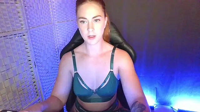 Snapshot of KayleyxEmily chatting on October 25, 2025, 8:09 pm KayleyxEmily online show from October 25, 2025, 8:09 pm