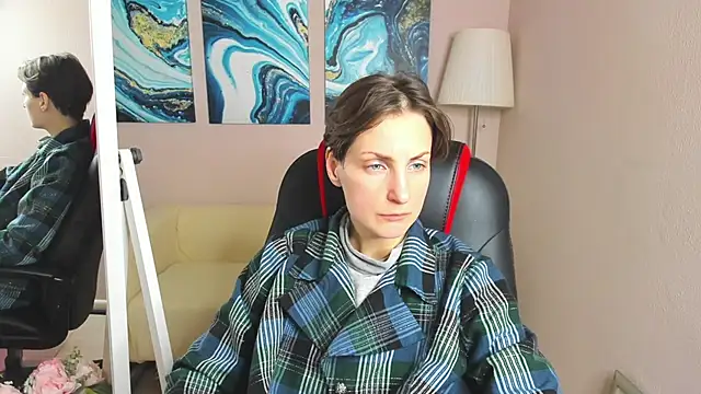 Snapshot of AuroraScript chatting on February 8, 2025, 6:55 pm AuroraScript online show from February 8, 2025, 6:55 pm