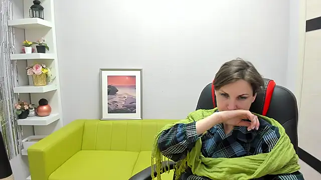 Snapshot of AuroraScript chatting on February 27, 2025, 4:35 am AuroraScript online show from February 27, 2025, 4:35 am