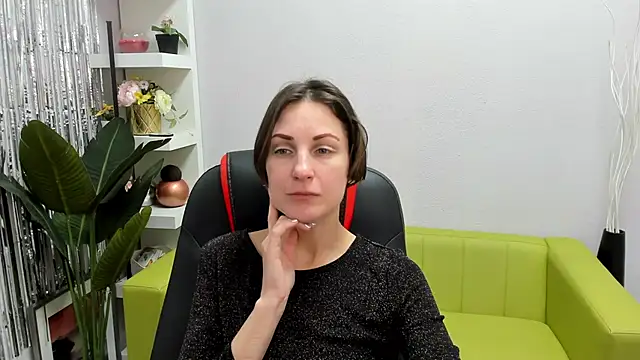 Snapshot of AuroraScript chatting on January 18, 2025, 3:27 pm AuroraScript online show from January 18, 2025, 3:27 pm