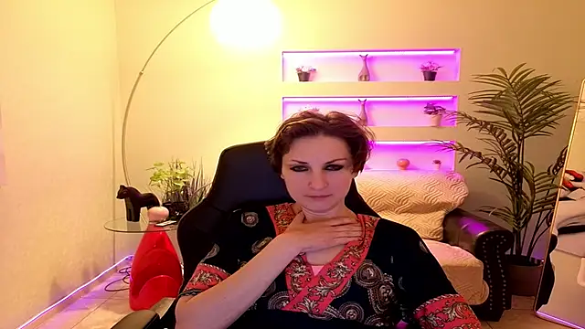 Snapshot of AuroraScript chatting on November 19, 2025, 8:20 pm AuroraScript online show from November 19, 2025, 8:20 pm