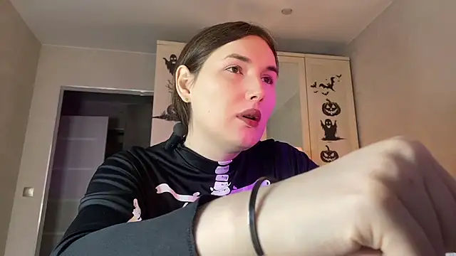 Maria Bowie online show from October 29, 2025, 7:51 am