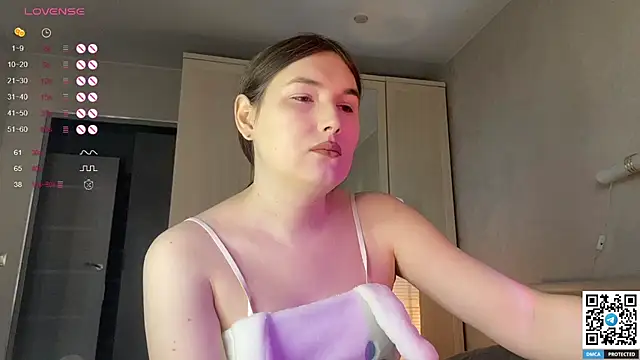 Maria Bowie online show from December 14, 2025, 8:53 am