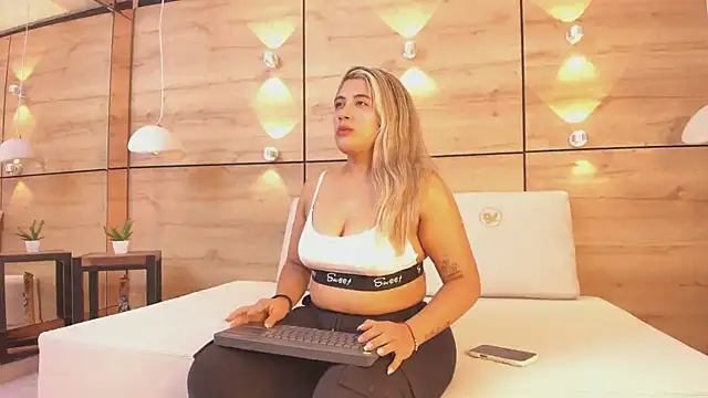 Snapshot of julietha_taylor chatting on October 7, 2025, 2:12 am julietha taylor online show from October 7, 2025, 2:12 am