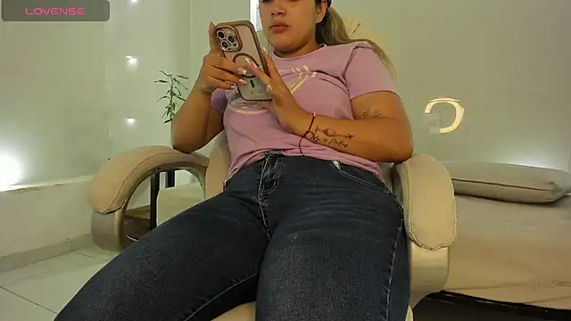 Snapshot of julietha_taylor chatting on September 10, 2025, 2:32 am julietha taylor online show from September 10, 2025, 2:32 am