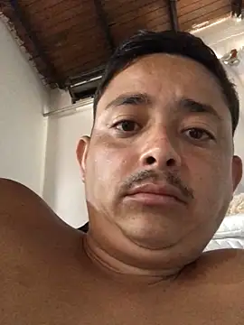 isacalejandroo online show from March 5, 2025, 1:28 pm