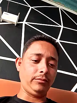 isacalejandroo online show from February 17, 2025, 8:38 pm