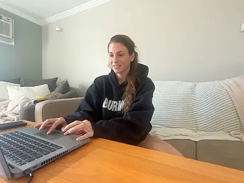 MissSwitch online show from September 29, 2025, 12:44 pm