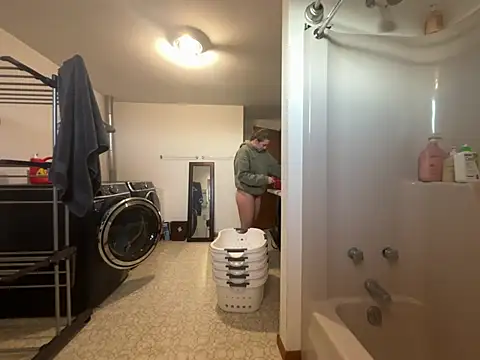 MissSwitch online show from December 18, 2024, 1:12 pm