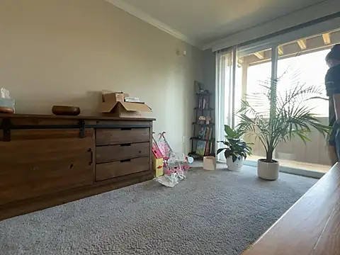 MissSwitch online show from March 19, 2025, 6:01 pm