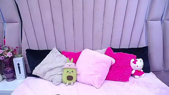 nathalia pink online show from November 6, 2025, 8:46 pm