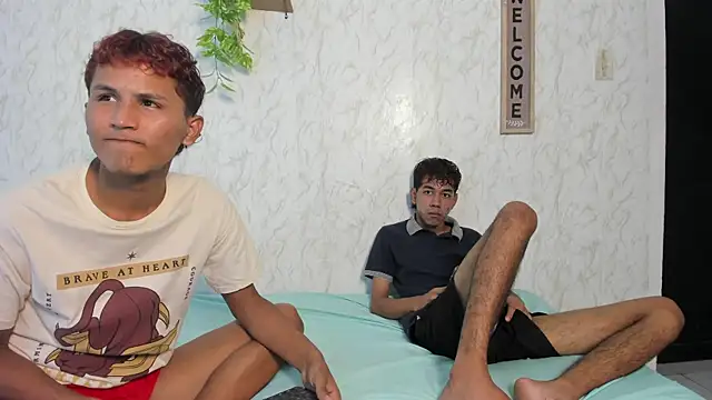 Snapshot of boys_yourparty chatting on April 11, 2026, 1:02 am boys yourparty online show from April 11, 2026, 1:02 am