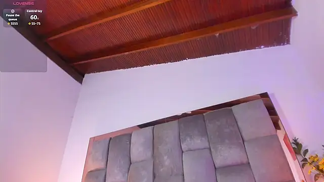 lil hanna18 online show from November 29, 2025, 11:43 am