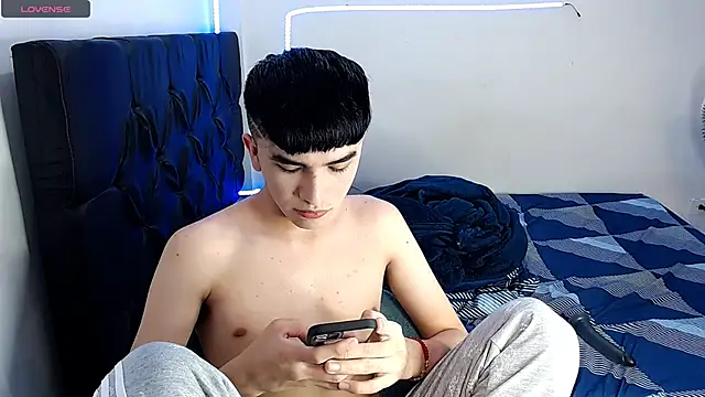 Snapshot of benji_hoter chatting on February 28, 2025, 7:03 pm benji hoter online show from February 28, 2025, 7:03 pm