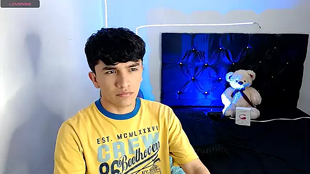 Snapshot of benji_hoter chatting on October 16, 2025, 11:13 pm benji hoter online show from October 16, 2025, 11:13 pm