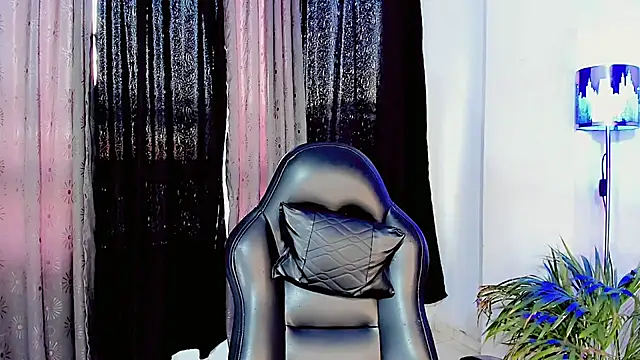 Snapshot of dollswit01 chatting on March 26, 2026, 10:18 pm dollswit01 online show from March 26, 2026, 10:18 pm