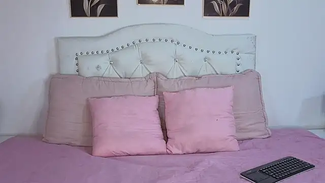 Snapshot of AnneGagner chatting on September 14, 2025, 6:52 pm AnneGagner online show from September 14, 2025, 6:52 pm