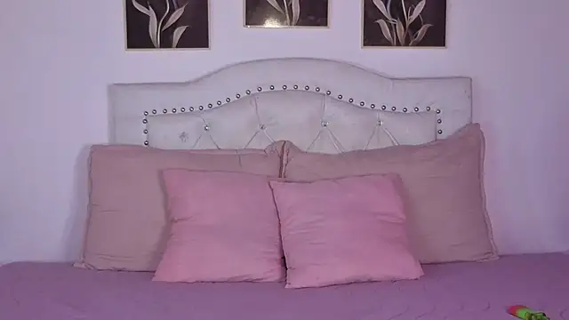 Snapshot of AnneGagner chatting on September 26, 2025, 11:00 pm AnneGagner online show from September 26, 2025, 11:00 pm