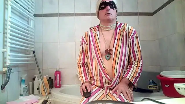 Snapshot of Kalia_Cross chatting on October 16, 2025, 6:10 am Kalia Cross online show from October 16, 2025, 6:10 am