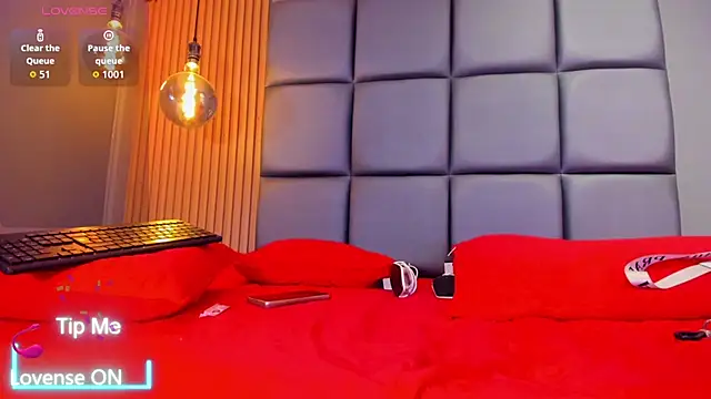 HOTTY RED  online show from September 25, 2025, 7:31 pm