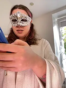 Snapshot of SuzieMurray chatting on October 2, 2025, 10:18 am SuzieMurray online show from October 2, 2025, 10:18 am