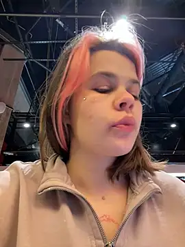 Snapshot of SuzieMurray chatting on January 29, 2025, 11:30 am SuzieMurray online show from January 29, 2025, 11:30 am