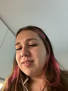 Snapshot of SuzieMurray chatting on September 24, 2025, 11:17 am SuzieMurray online show from September 24, 2025, 11:17 am