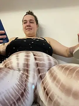 SuzieMurray online show from December 2, 2025, 12:29 pm