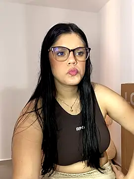 kimberlyhills1 online show from November 7, 2025, 8:24 pm