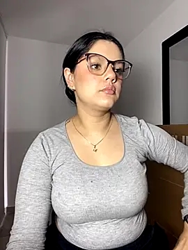 kimberlyhills1 online show from November 4, 2025, 7:50 pm