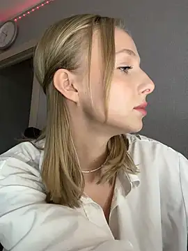 Snapshot of CaseyStar chatting on February 1, 2026, 3:54 pm CaseyStar online show from February 1, 2026, 3:54 pm