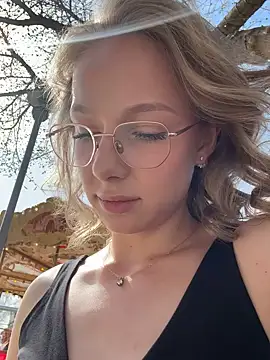 Snapshot of CaseyStar chatting on March 16, 2025, 9:27 am CaseyStar online show from March 16, 2025, 9:27 am