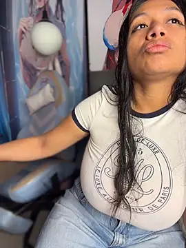 Im Little online show from May 26, 2026, 2:42 am