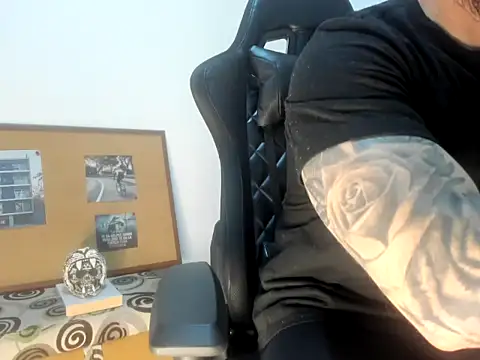 Snapshot of wisdonsenecax chatting on January 14, 2026, 12:25 am wisdonsenecax online show from January 14, 2026, 12:25 am