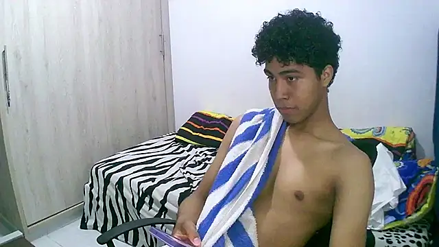 sexy diamante  online show from October 23, 2025, 10:41 pm