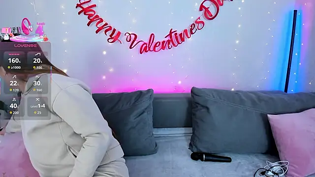 Snapshot of MelodyHudson chatting on February 5, 2026, 8:37 pm MelodyHudson online show from February 5, 2026, 8:37 pm