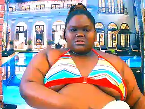 Snapshot of EbonyHotBuns chatting on April 7, 2026, 6:32 pm EbonyHotBuns online show from April 7, 2026, 6:32 pm