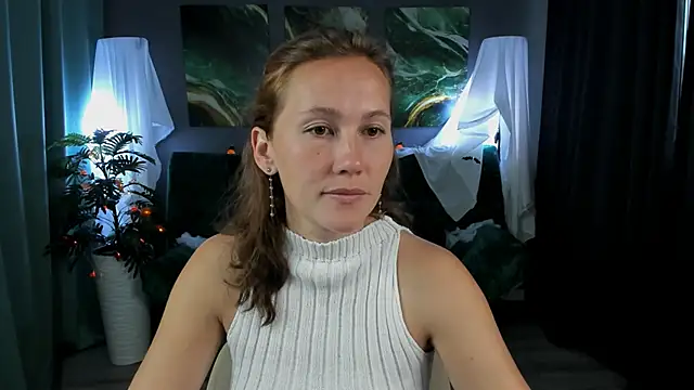 Snapshot of MichelleOrtis chatting on October 21, 2025, 12:37 pm MichelleOrtis online show from October 21, 2025, 12:37 pm