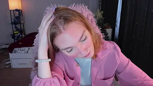 Snapshot of ReddHotPipper chatting on December 16, 2025, 3:33 am ReddHotPipper online show from December 16, 2025, 3:33 am