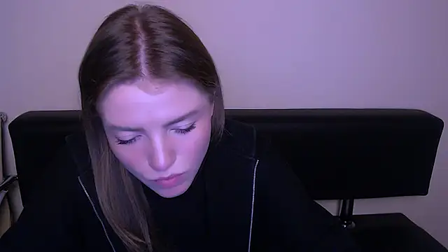 MissOliviaa  online show from February 20, 2025, 10:15 pm