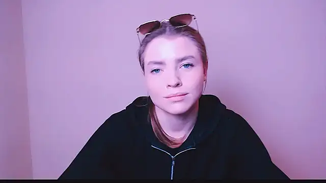 MissOliviaa  online show from February 10, 2025, 2:26 pm