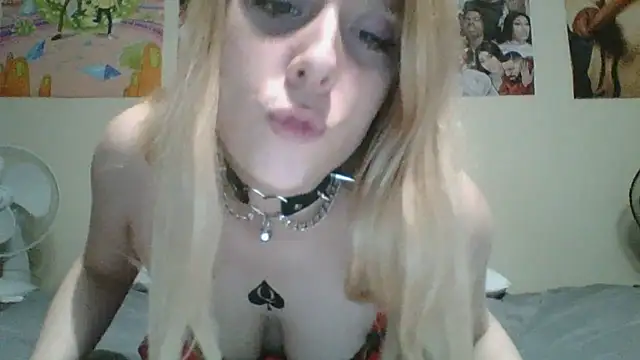 420queenxo online show from December 2, 2024, 7:55 pm