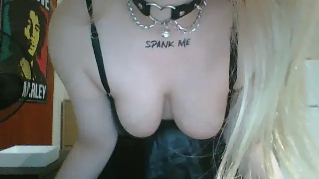 420queenxo online show from December 27, 2024, 8:07 pm