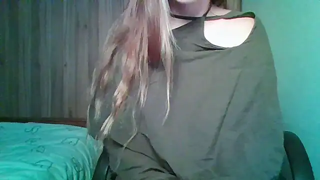 Snapshot of Evasapples chatting on November 17, 2025, 10:03 pm Evasapples online show from November 17, 2025, 10:03 pm