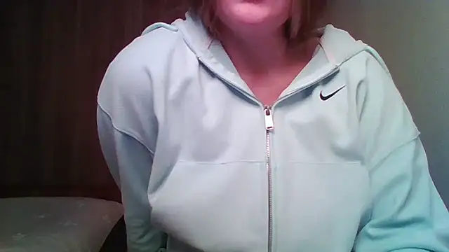 Snapshot of Evasapples chatting on November 16, 2025, 6:01 pm Evasapples online show from November 16, 2025, 6:01 pm