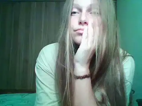 Snapshot of Evasapples chatting on October 23, 2025, 9:57 pm Evasapples online show from October 23, 2025, 9:57 pm