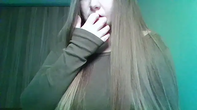 Evasapples online show from March 25, 2026, 12:33 am